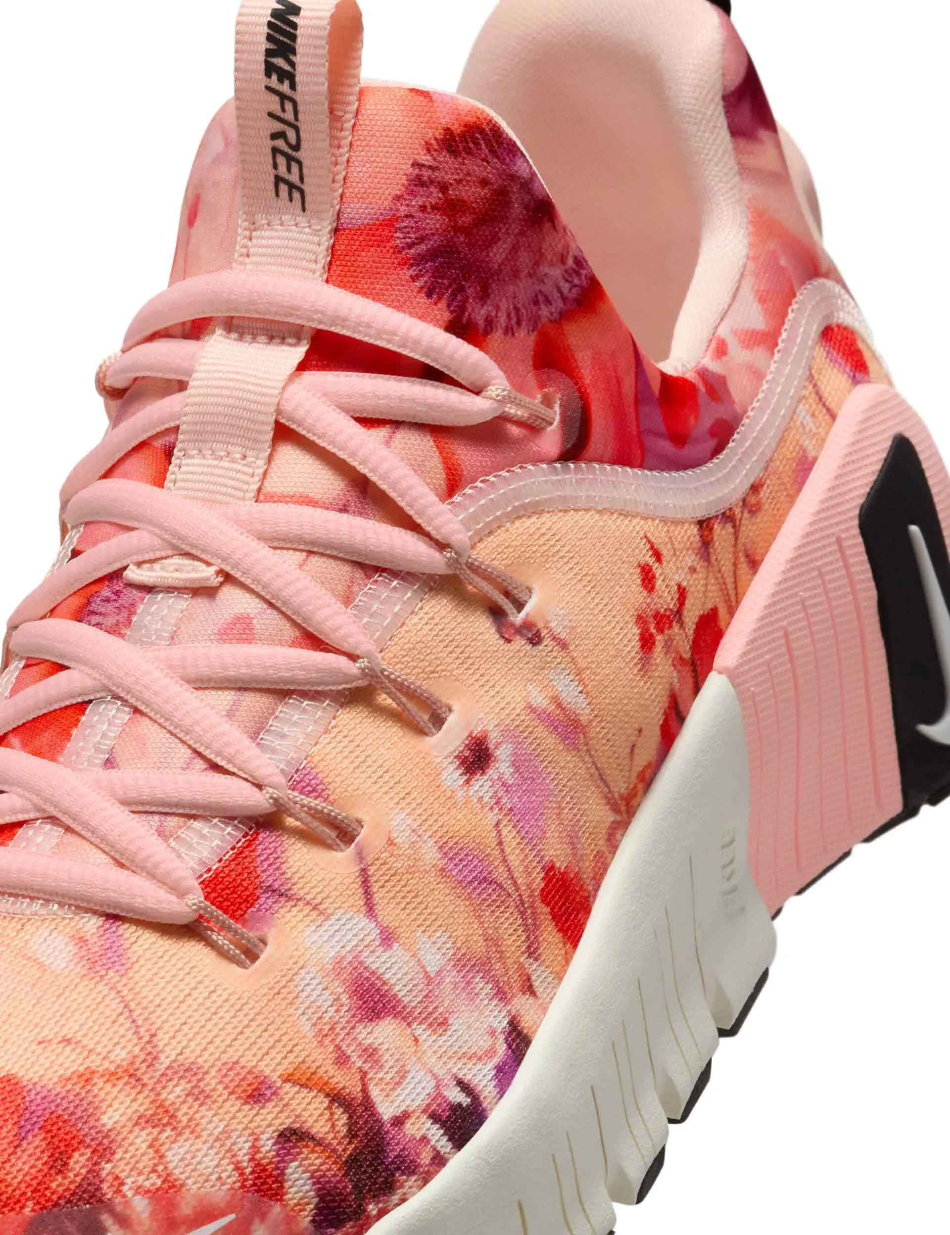 Free Metcon 6 AMP Shoes - Washed Coral/Black/Sail