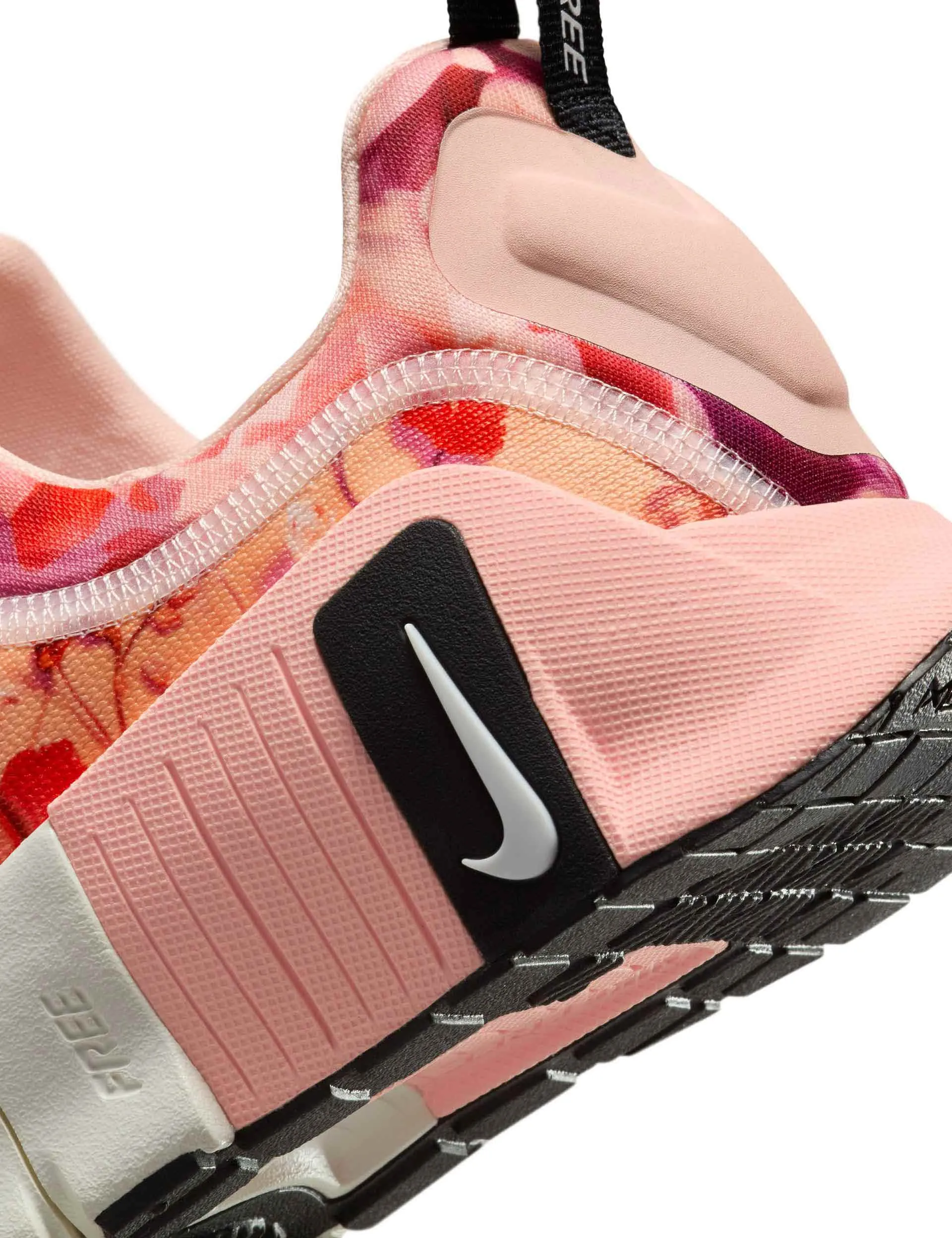 Free Metcon 6 AMP Shoes - Washed Coral/Black/Sail