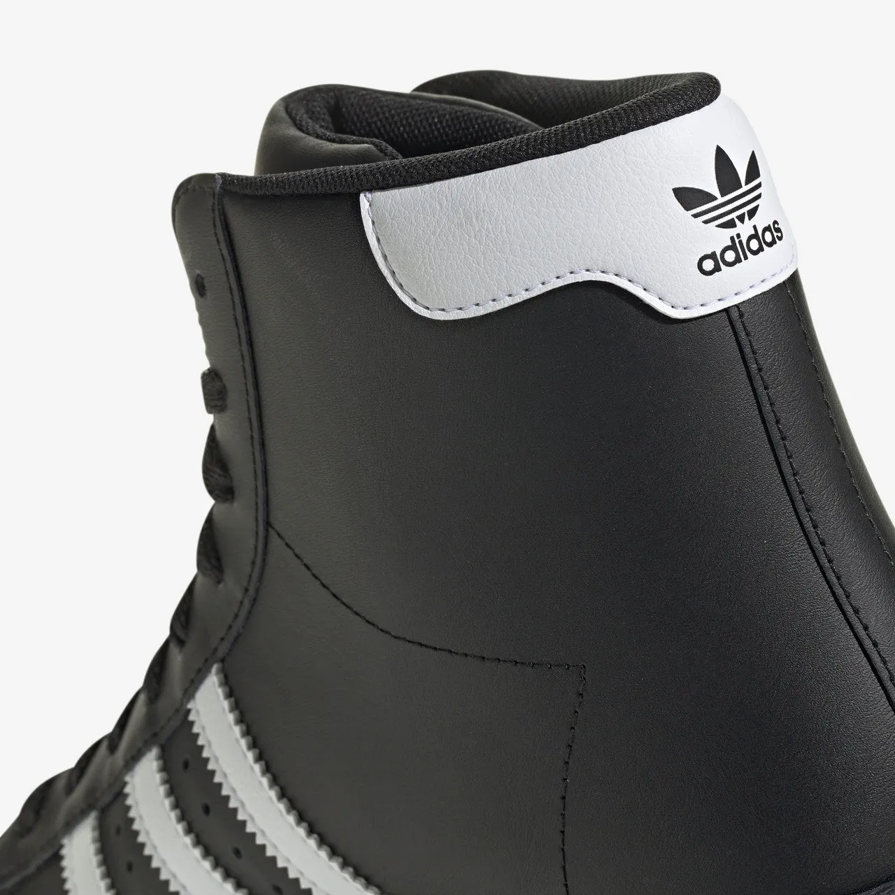 Wmns Superstar 82 Skate